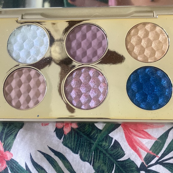 Stila Other - Stila Blue Real Velvet Eyeshadow Palette Discontinued HTF